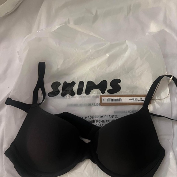 Brand new and never worn! Size 32A skims tshirt bra - Picture 1 of 3